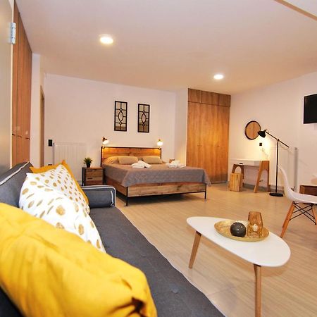 Brand New Cozy Basement Apartment 아르고스톨리온 외부 사진